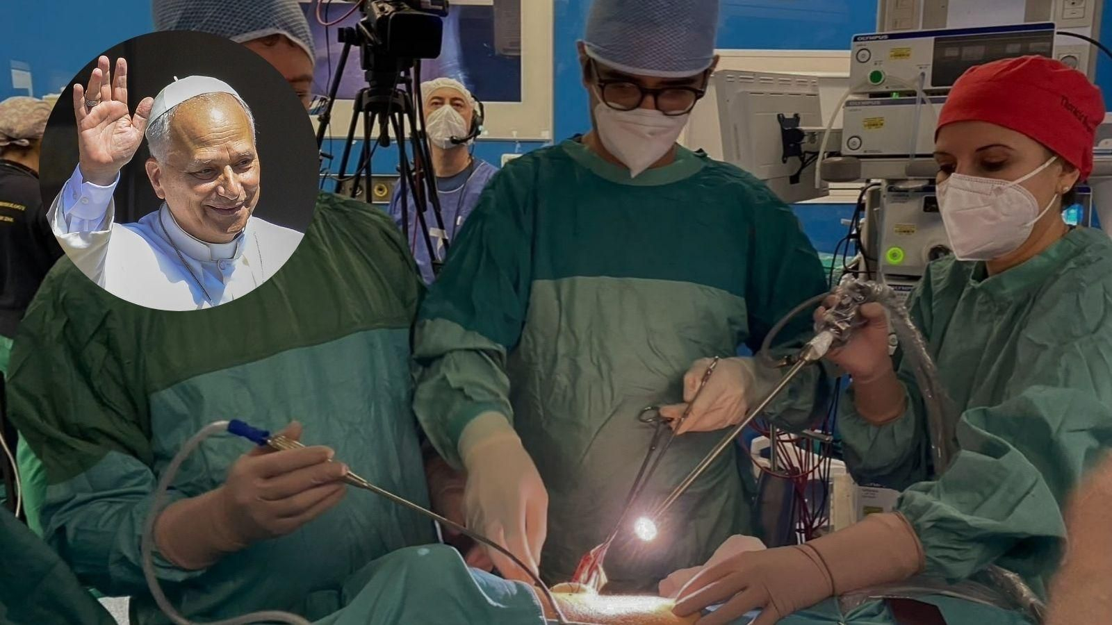 El doctor Diego González Rivas con el equipo de cirujanos del policlínico Gemelli de Roma que ha operado al Papa León XIV de un cáncer de pulmón.