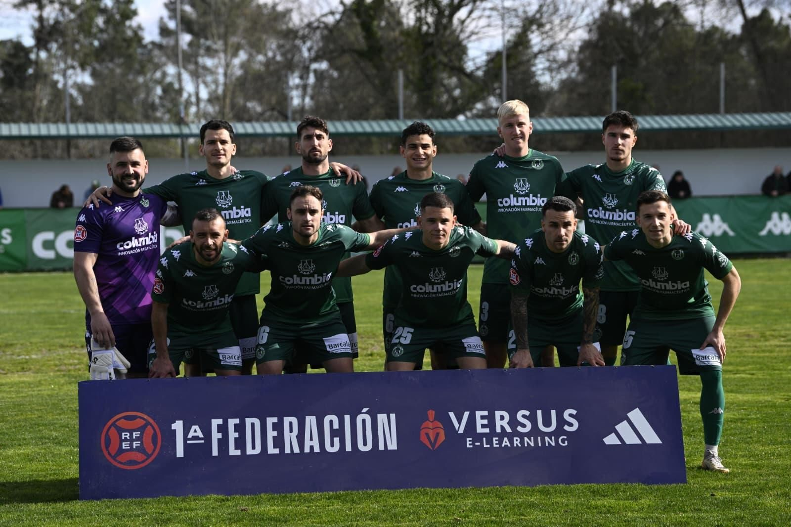 Galería | Espiñedo disfruta del sol y fútbol en el estreno de Juanfran García al frente del Arenteiro