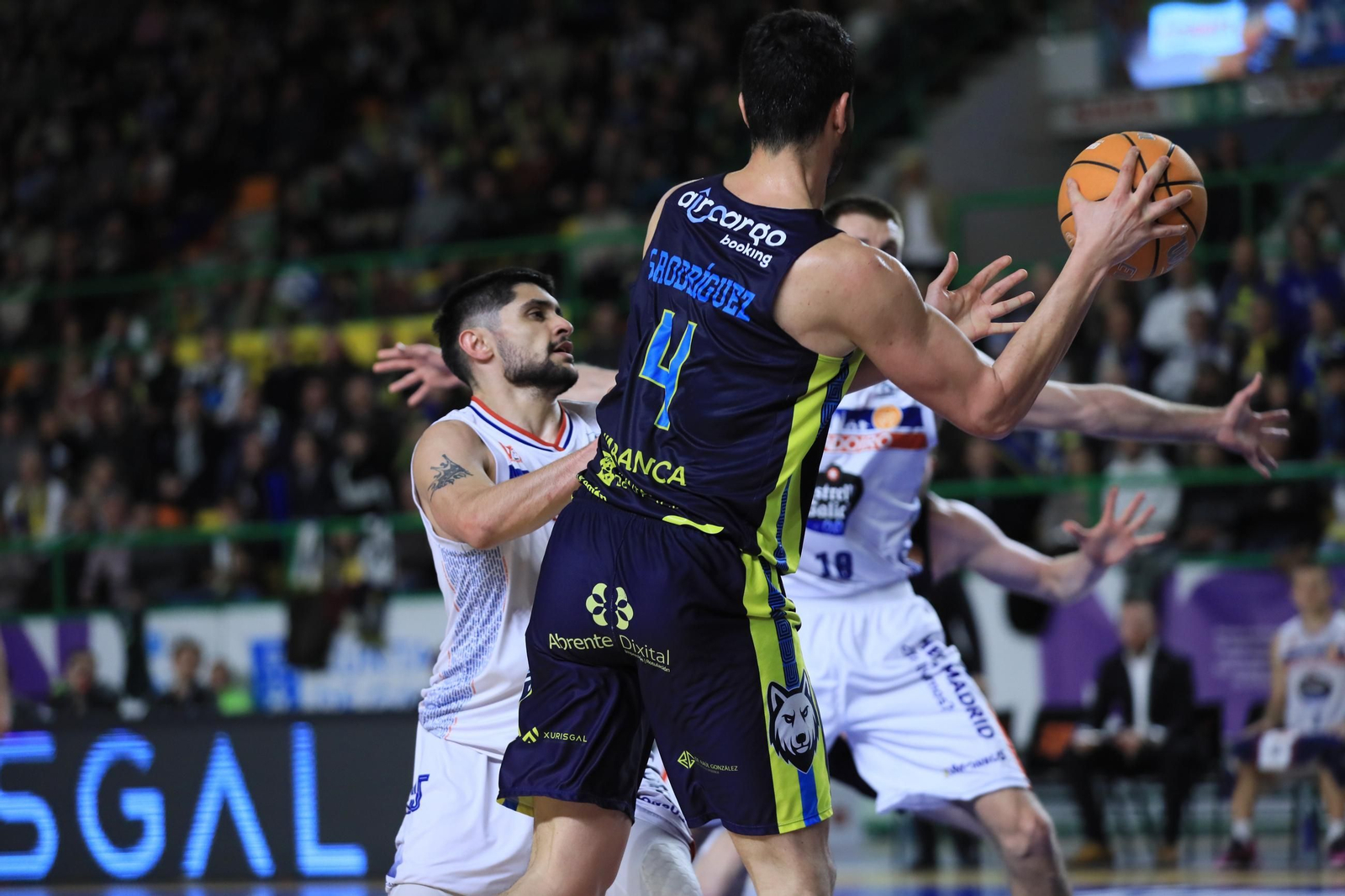 Galería | El Pazo, a reventar para el derbi COB-Obradoiro