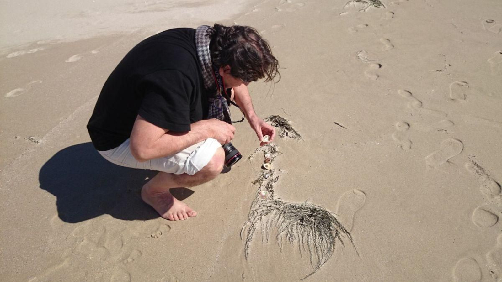 Vieito, durante el proceso de devolver las piezas al mar.