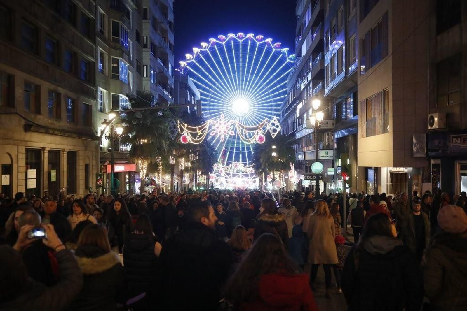 Los turistas invaden Vigo en el Puente177