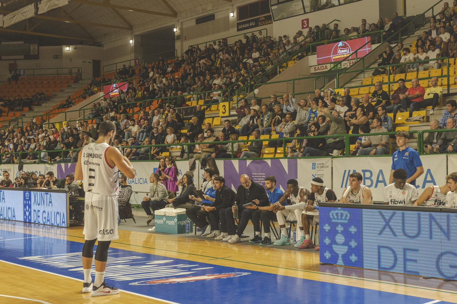 Galería | El COB asusta los fantasmas en Samaín y logra la victoria ante el Fibwi
