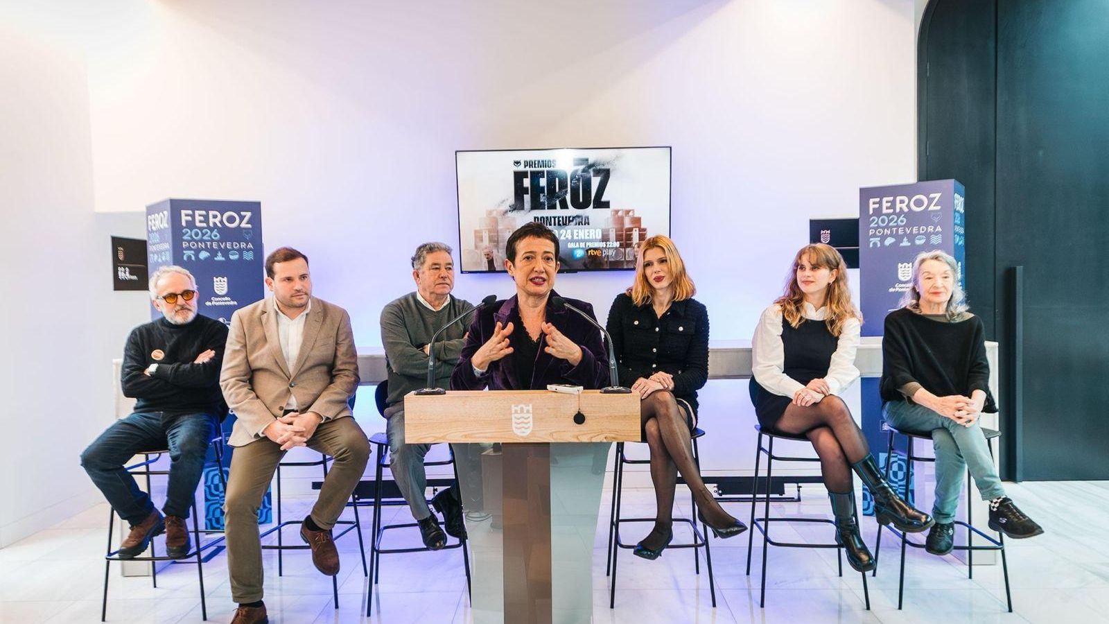 María Guerra, explicando detalles de la gala y del guion.