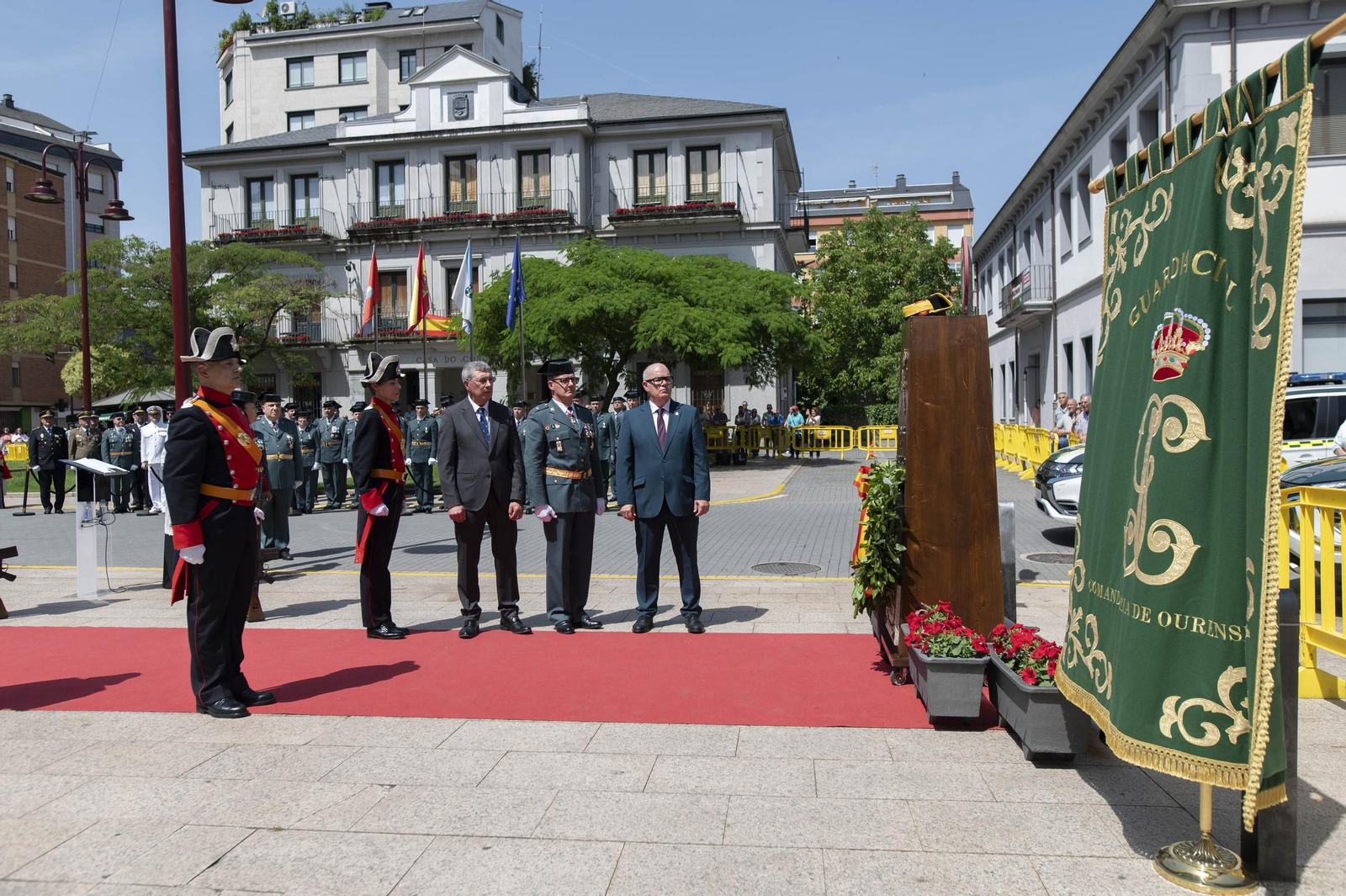 Galería | O Barco de Valdeorras se vuelca con el 182 aniversario de la Guardia Civil