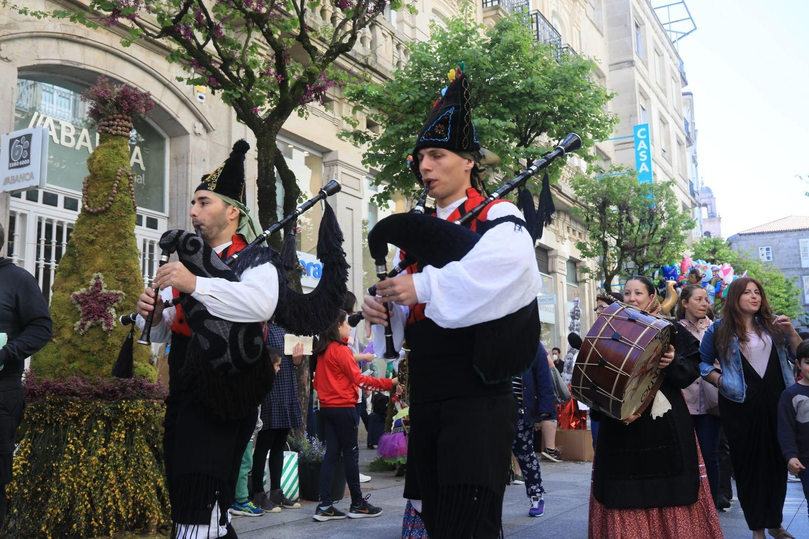 OURENSE 1/5/2022.- Celebración de los maios en el Paseo. José Paz