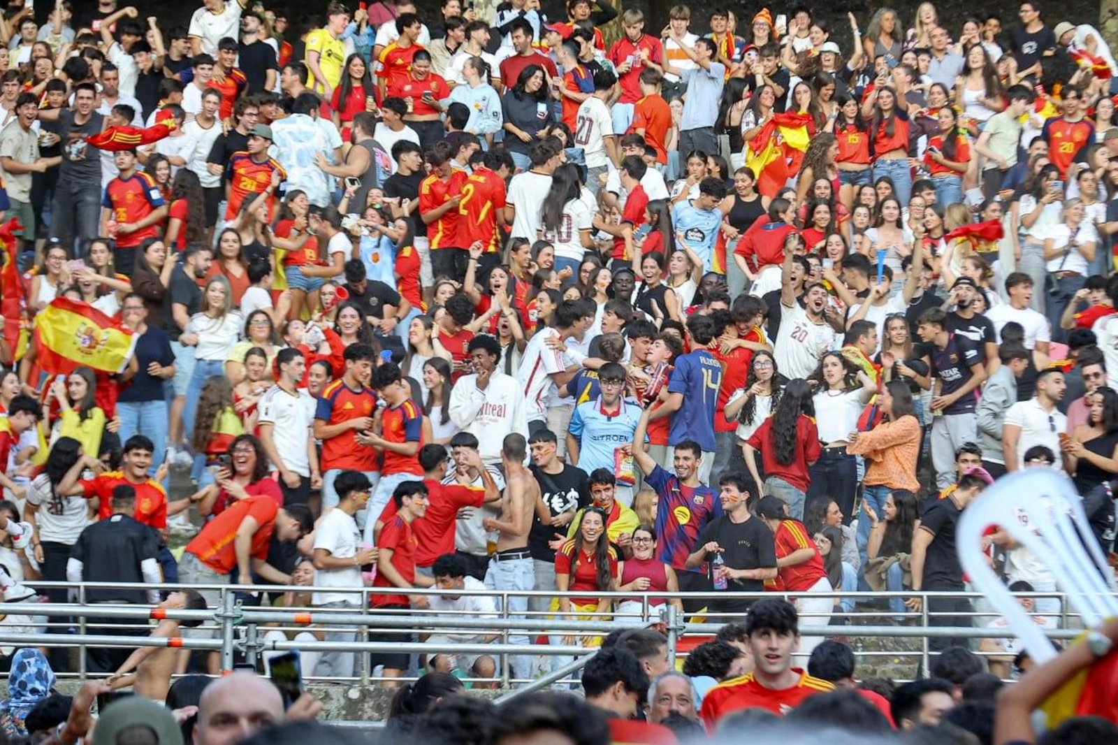 Galería | Castrelos, a reventar para ver a la selección