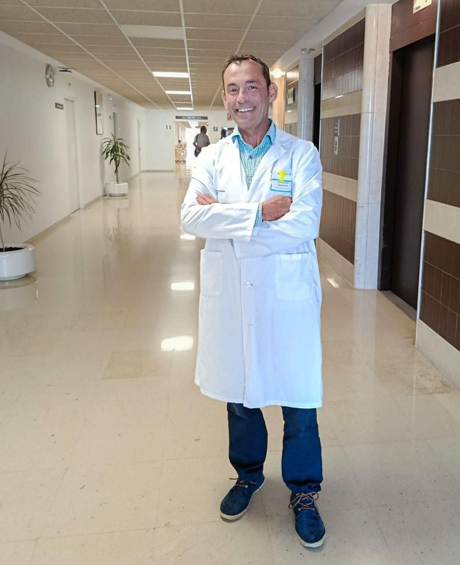 Manuel Castro Menéndez en la planta 4 del Meixoeiro.