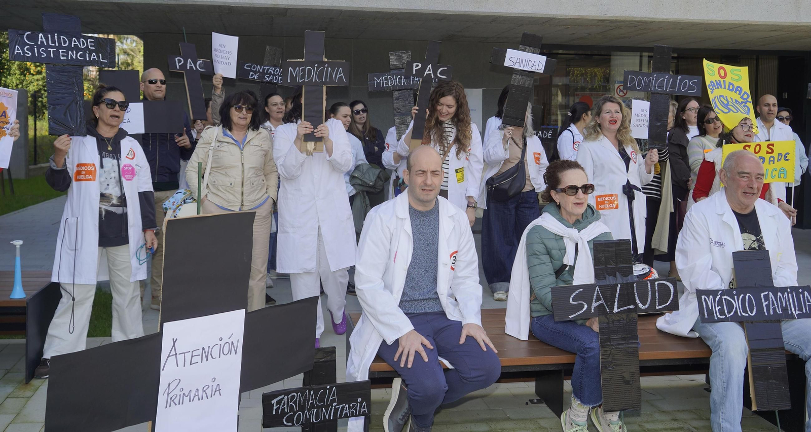 Médicos de Vigo mantienen su protesta en el Olimpia Valencia tras ocho días