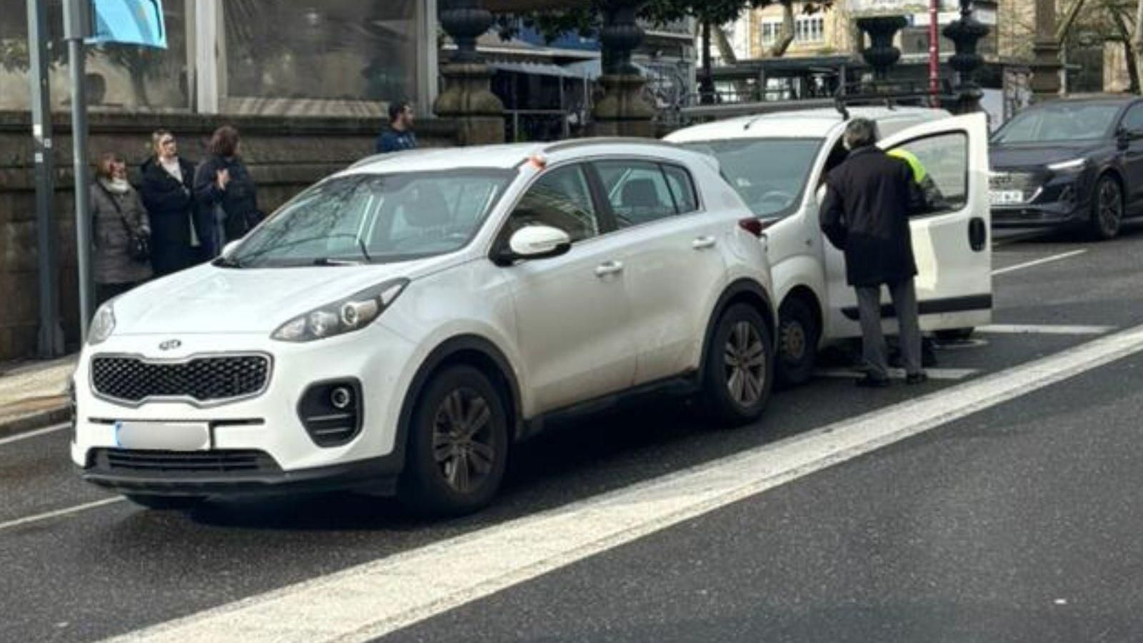 Imagen de los coches accidentados en la rúa do Progreso
