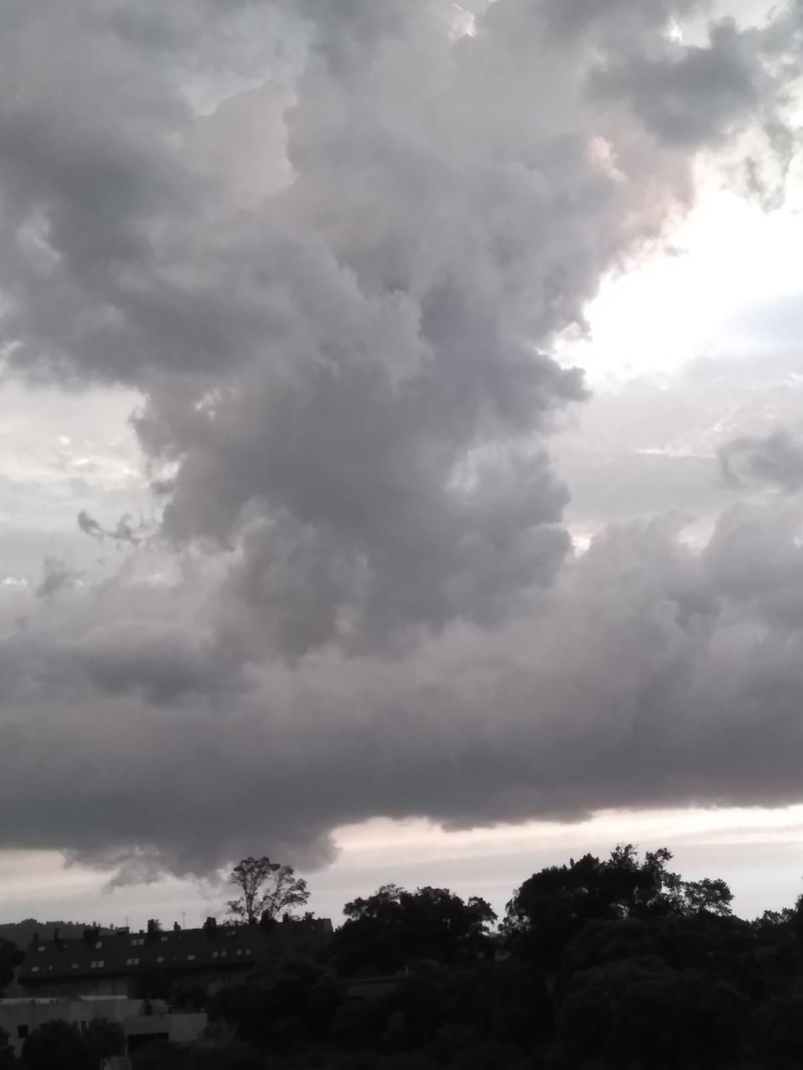Las tormentas ponen en alerta Ourense 48 horas después de la bomba hídrica.
