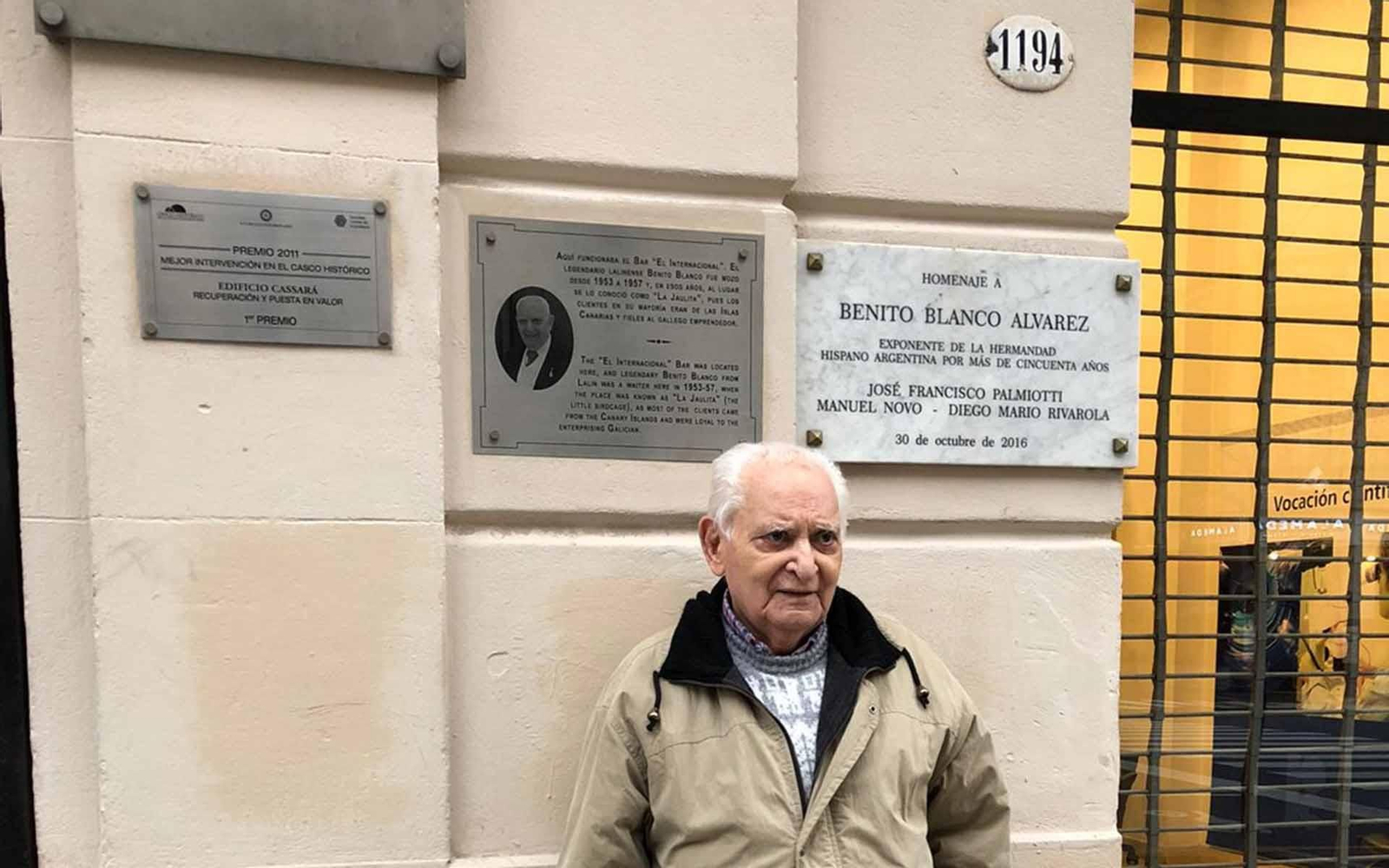 Benito Blanco inmortalizado en la Avenida de Mayo, una arteria de España en Argentina