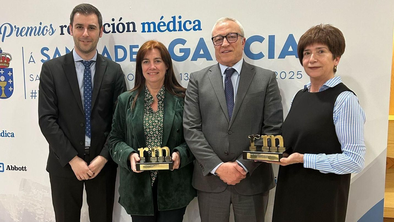 Francisco Represas y Javier Puente, con las dos premiadas.