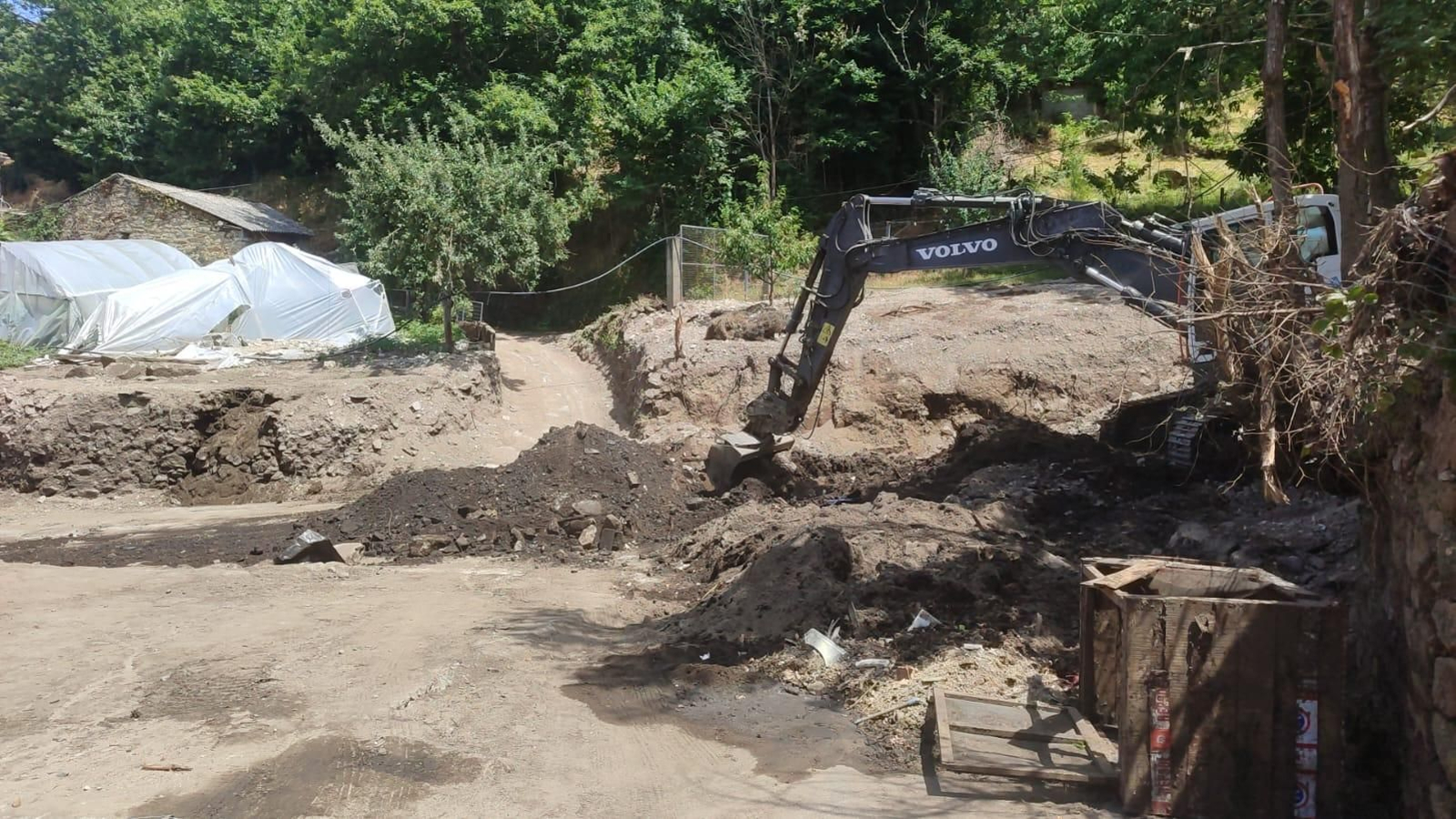 Galería | Así está A Bouza veinte días después de la riada que arrasó con todo, en fotos