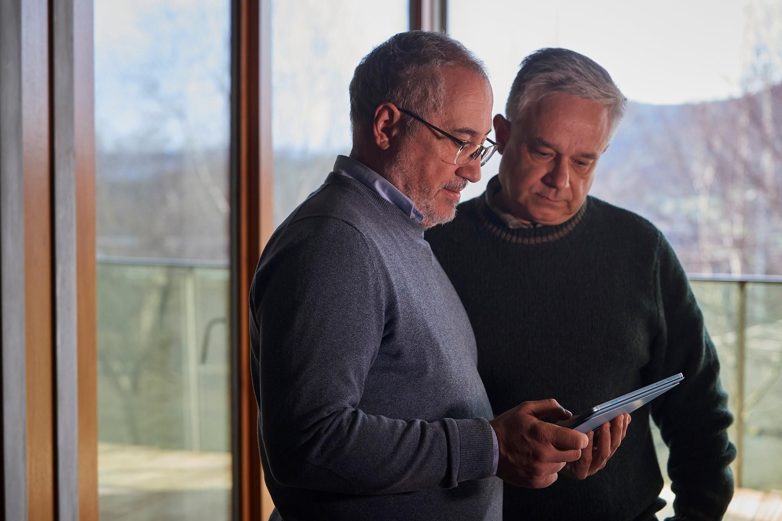 Manuel Fernández e Luis Anido, coa aplicación.