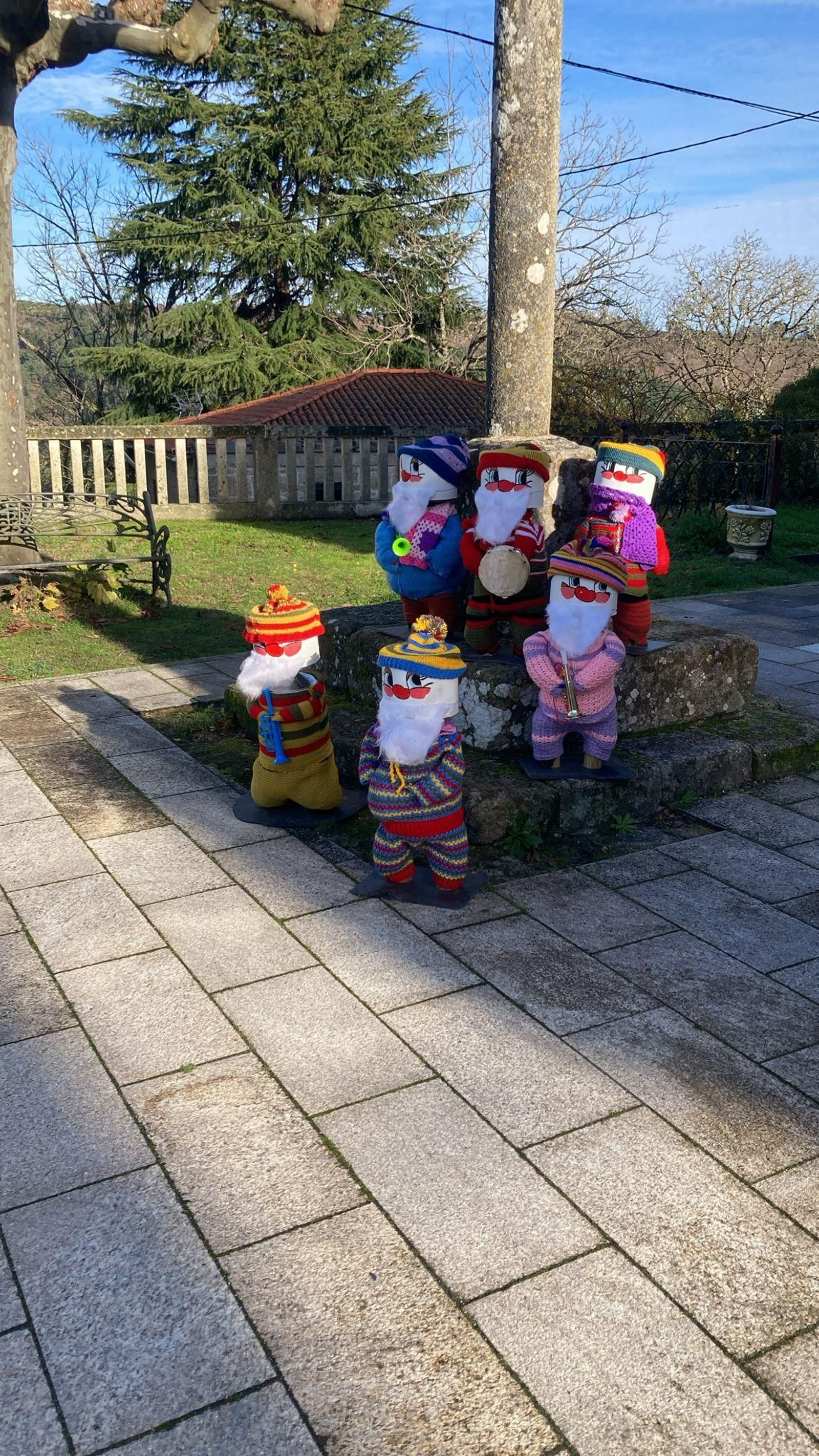 Galería | Castro Caldelas teje la Navidad punto a punto