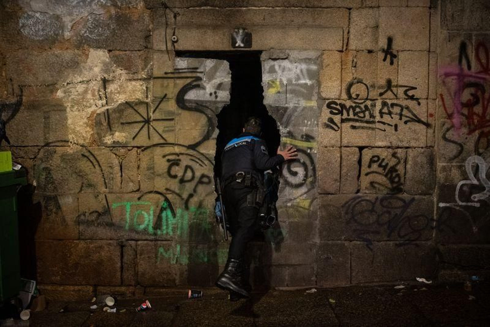 Operativo de rescate de un joven atrapado en un edificio en Ourense // FOTO: ÓSCAR PINAL