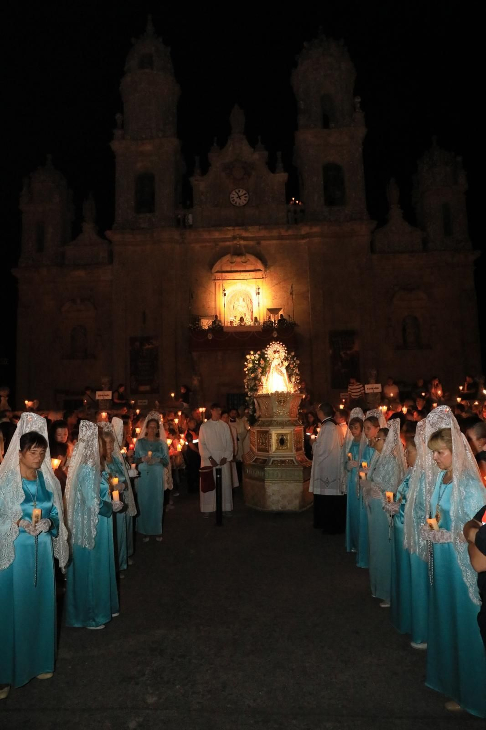 Galería | Un mar de luces iluminó el Santuario de Nosa Señora dos Milagros