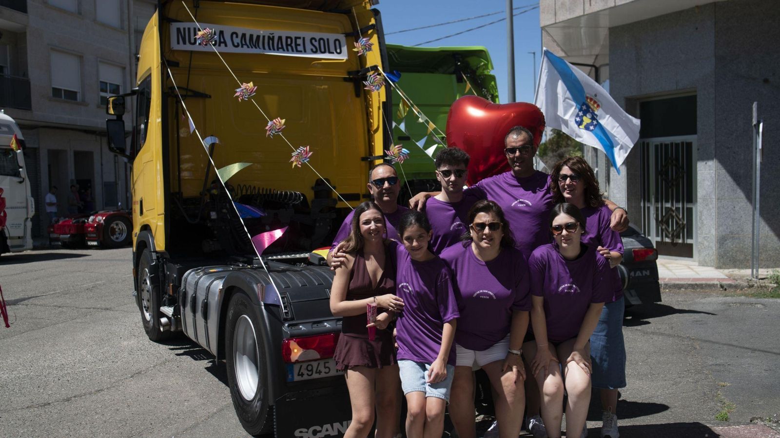 Familiares y amigos acompañaron el desfile y el día de fiesta de los transportistas en la comarca.