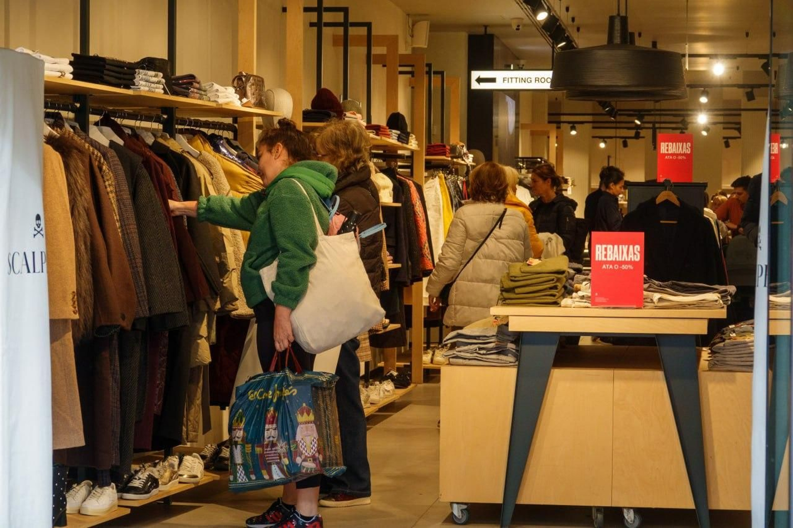 Galería | Los vigueses, con la tradición de las rebajas de enero