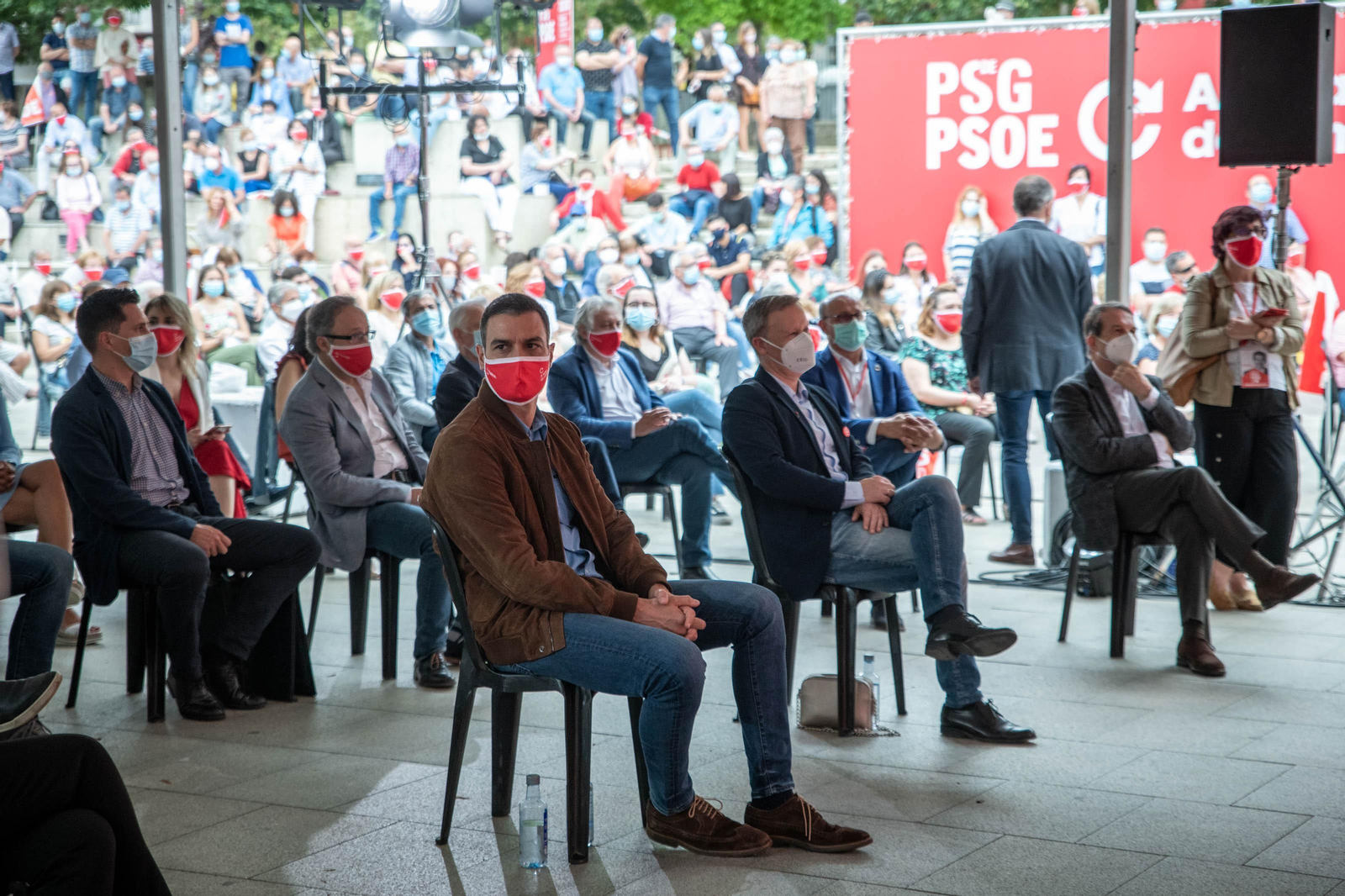 OURENSE (XARDÍNS DO POSÍO). 27/06/2020. OURENSE. El presidente del gobierno, Pedro Sánchez, acompaña al candidato a la Xunta de Galicia, Gonzalo Caballero y a Marina Ortega en un mitin del PSdeG-PSOE. FOTO: ÓSCAR PINAL