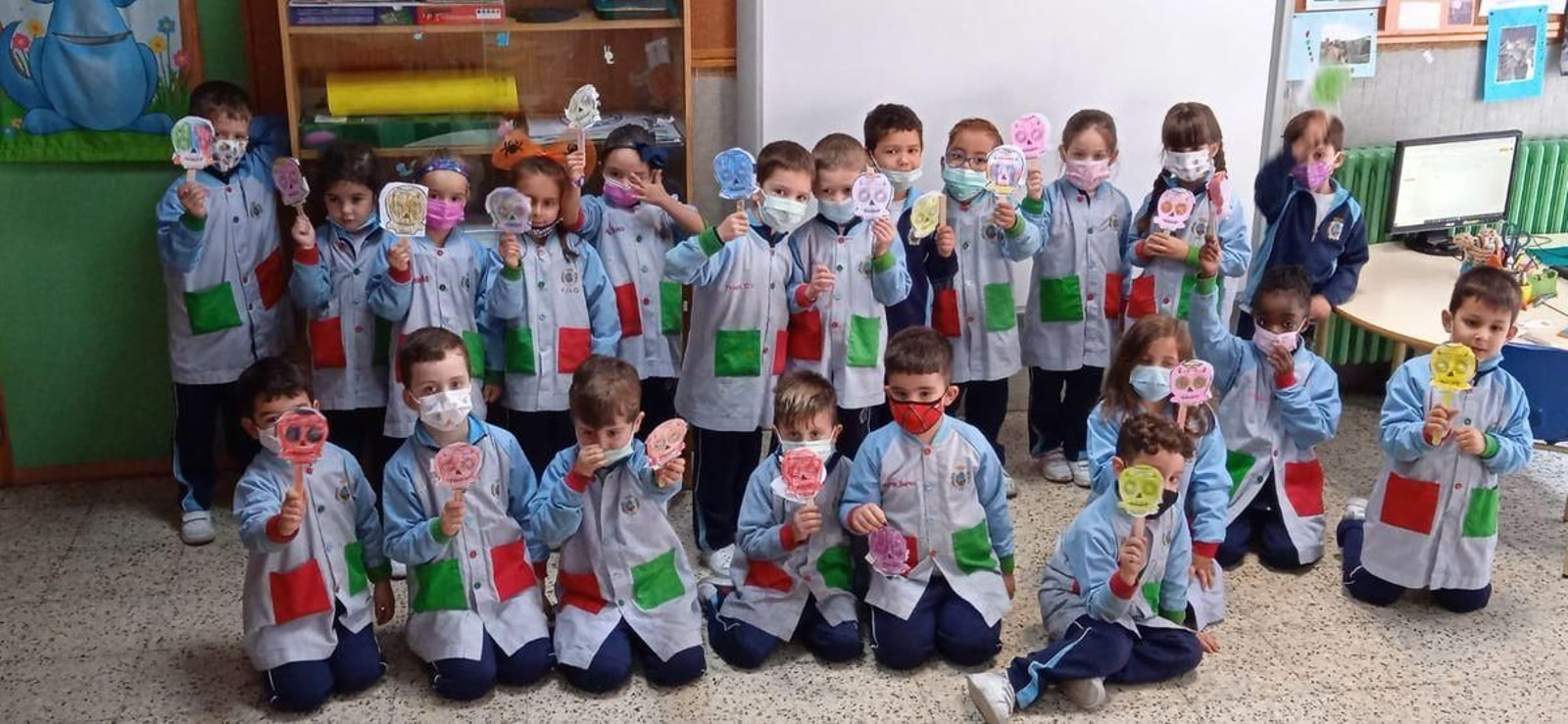 Santo Ángel. No colexio elaboraron unhas orixinais caveiras.