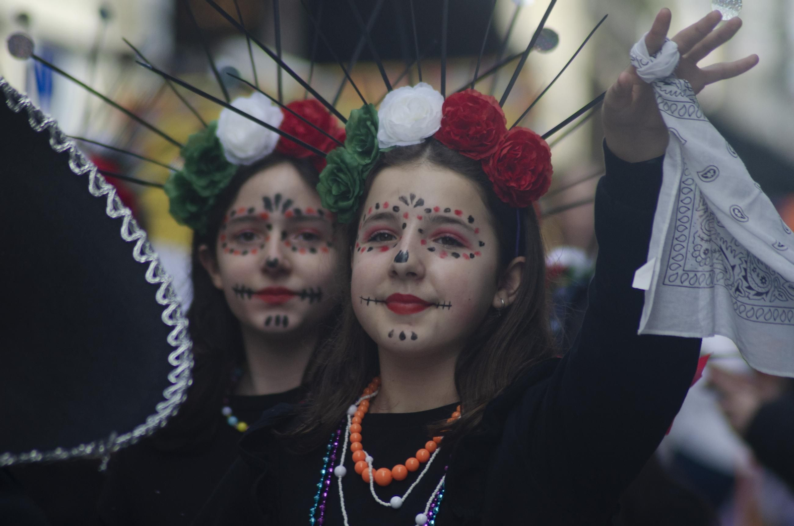 Galería | Las calles de Carballiño se llenan de color con el desfile escolar de Entroido