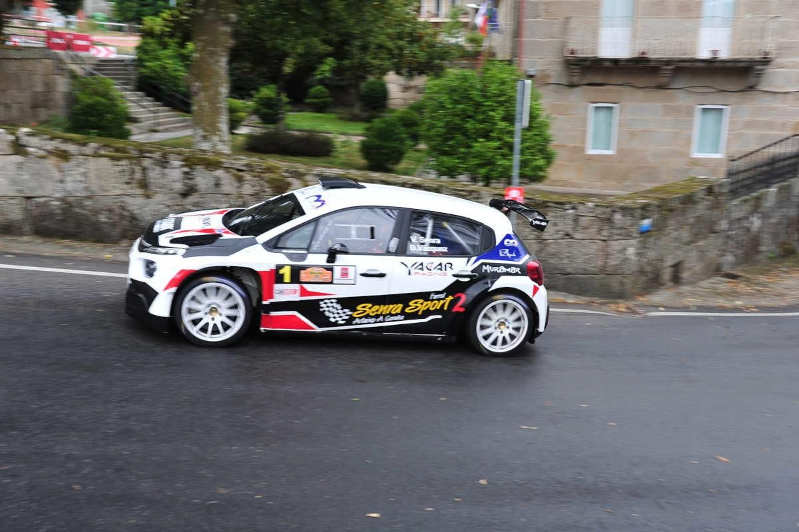 El coche de Víctor Senra en el Rally Ribeira Sacra. (Foto: José Paz)