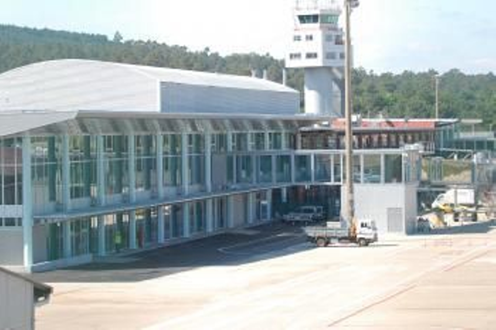 La terminal sur de Peinador, ya concluida mientras siguen las obras en la parte norte.