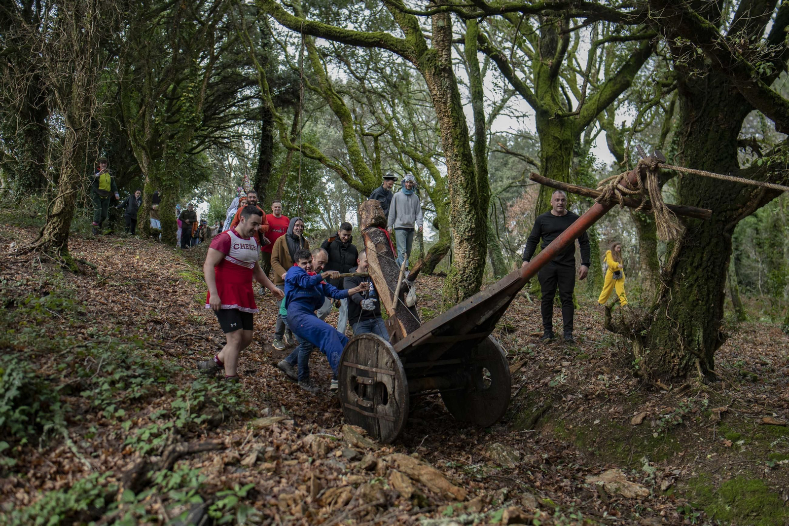 Galería | El meco Abalos recorrió As Teixugueiras, Cartelle