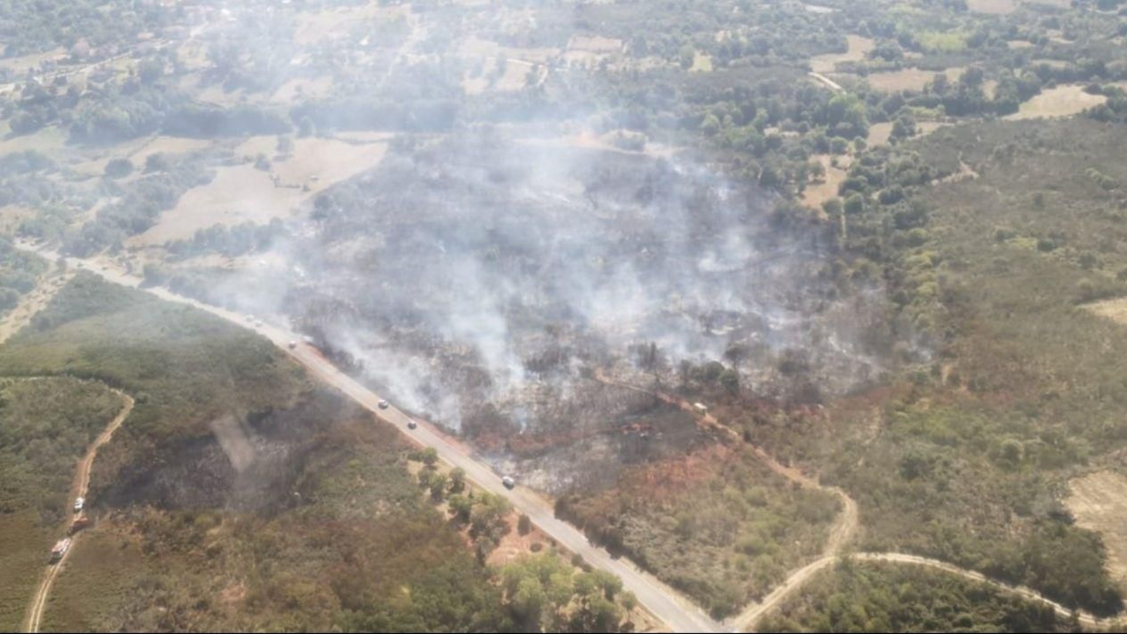 El incendio desatado en la parroquia de Enxame, en Vilardevós