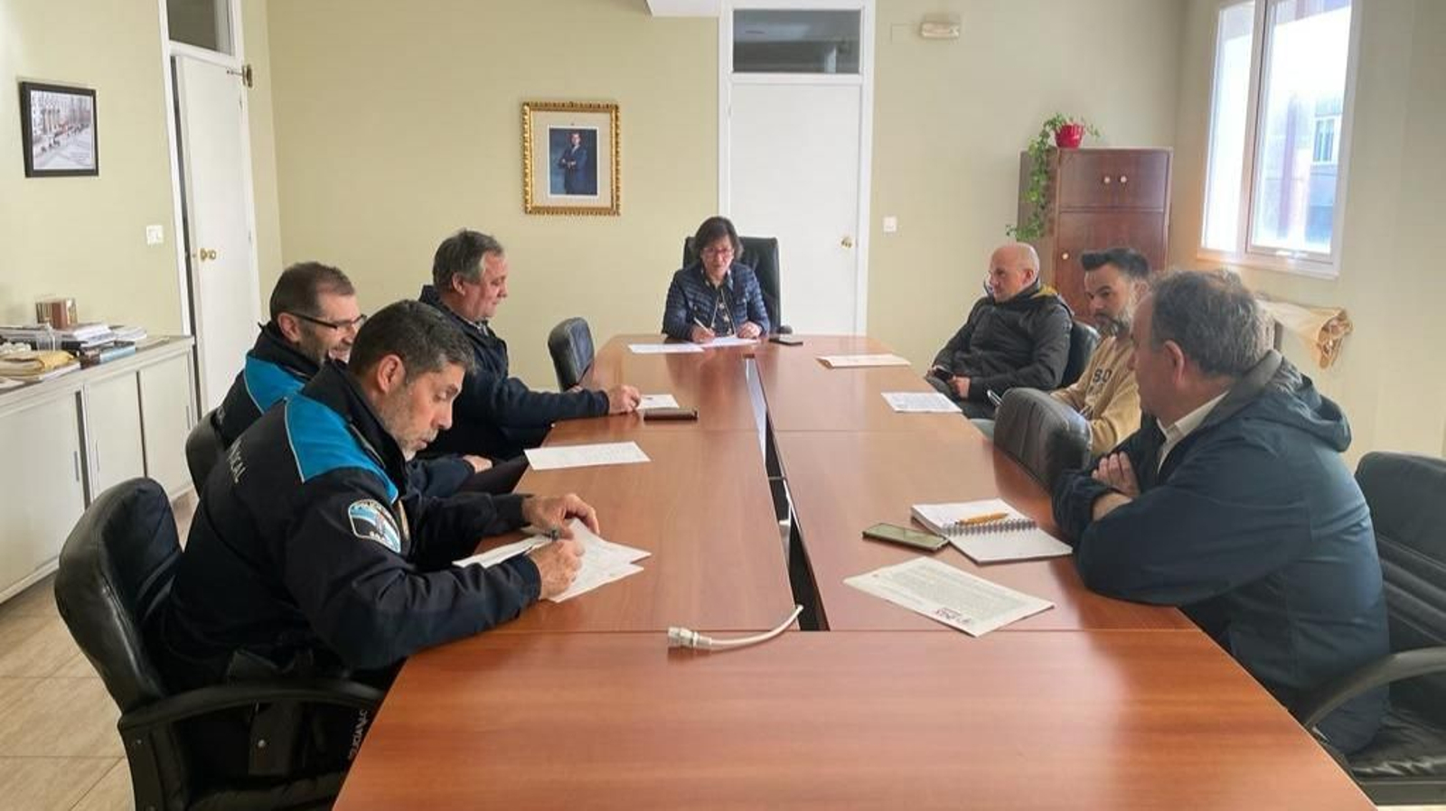 La alcaldesa, Elvira Lama, presidió la junta de seguridad en la que se perfiló el plan.