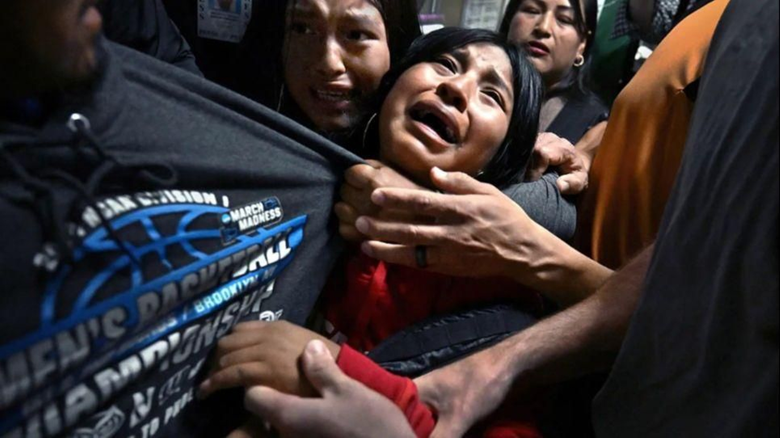 “Separados por el ICE”, reconocida como la Foto del Año en el World Press Photo 2026.