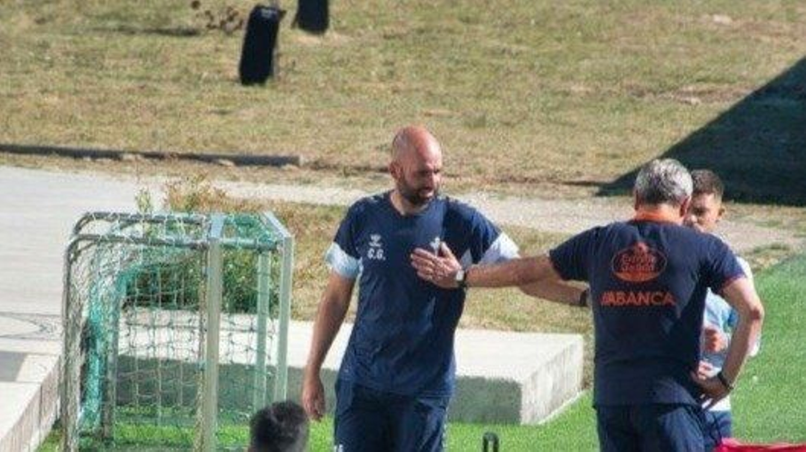 Claudio Giráldez, ayer, en el entrenamiento del Celta en la ciudad deportiva de Mos.