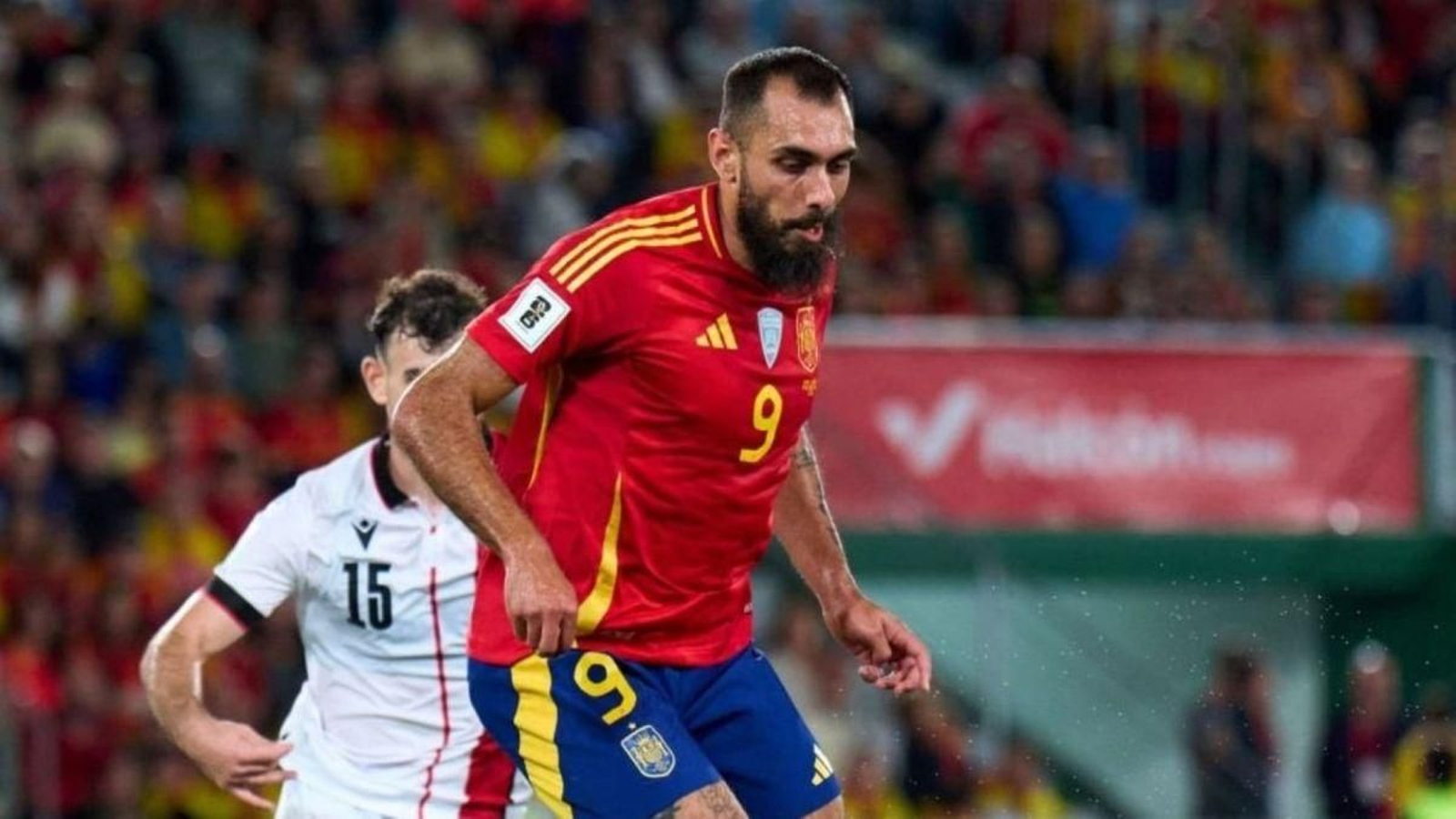 Borja Iglesias portó el 9 últimamente, pero en el Mundial será el 26.