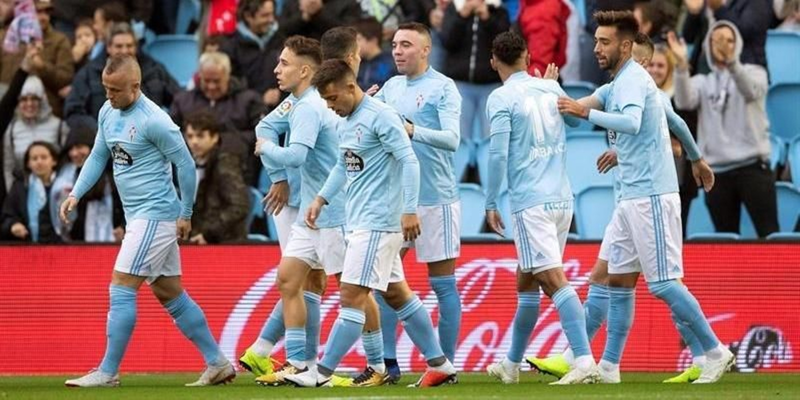 Los jugadores del Celta de Vigo celebran uno de los goles del equipo frente al Eibar