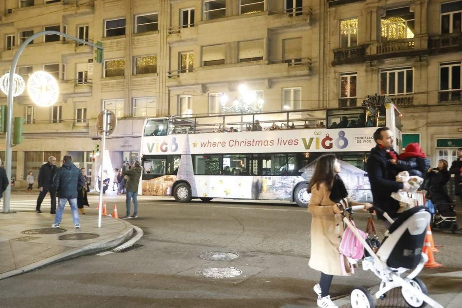 Los turistas invaden Vigo en el Puente19
