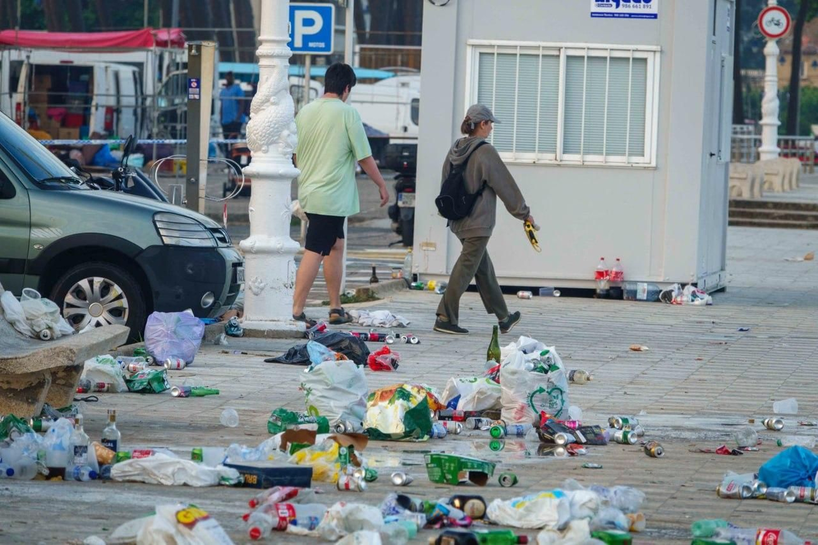 Galería | La resaca de San Xoán 2026 deja toneladas de residuos en Samil y Panxón