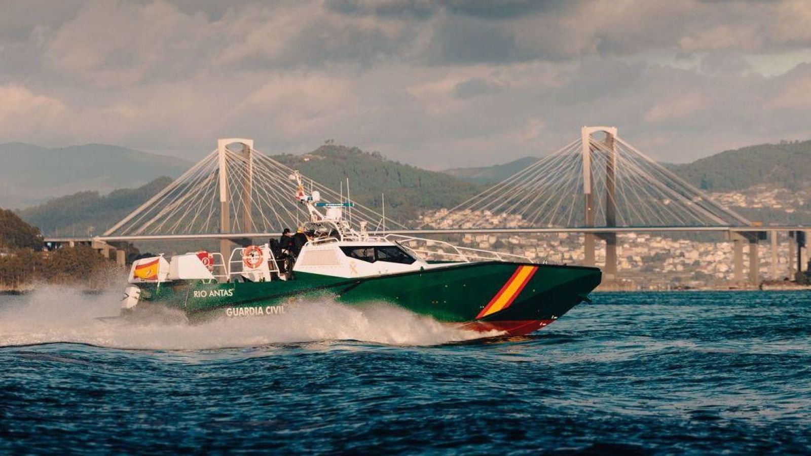 La entrega de la patrullera "Río Antas" se realizó en el astillero de Moaña.