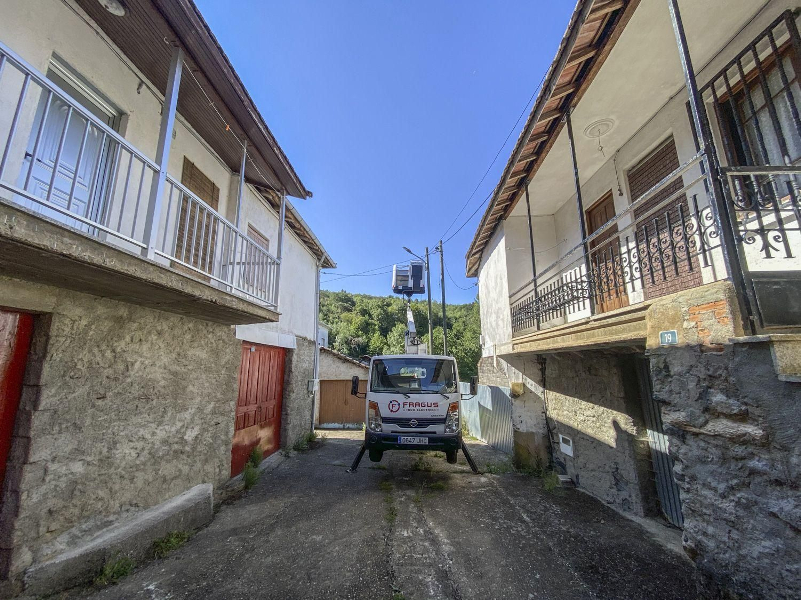 Cambio de luminarias en los núcleos rurales. (Foto: cedida).