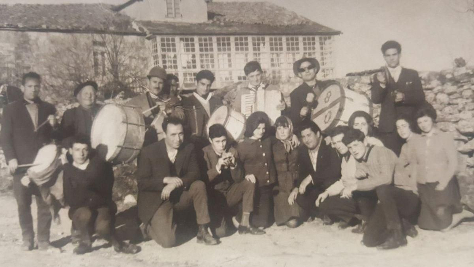 Tarde de Entroido nos anos 60 en Sobrado.