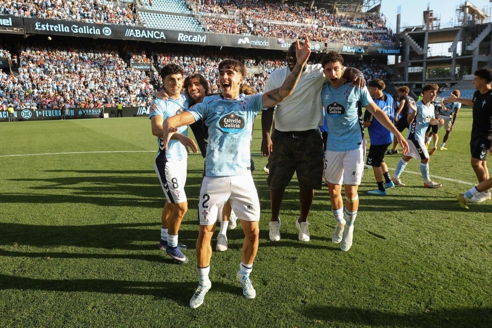 Galería | El Celta Fortuna golea a la Ponferradina y sube a Segunda División