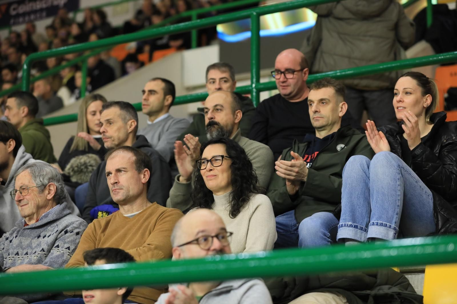 Galería | El Pazo responde al llamado del COB y disfruta del partido ante HLA Alicante