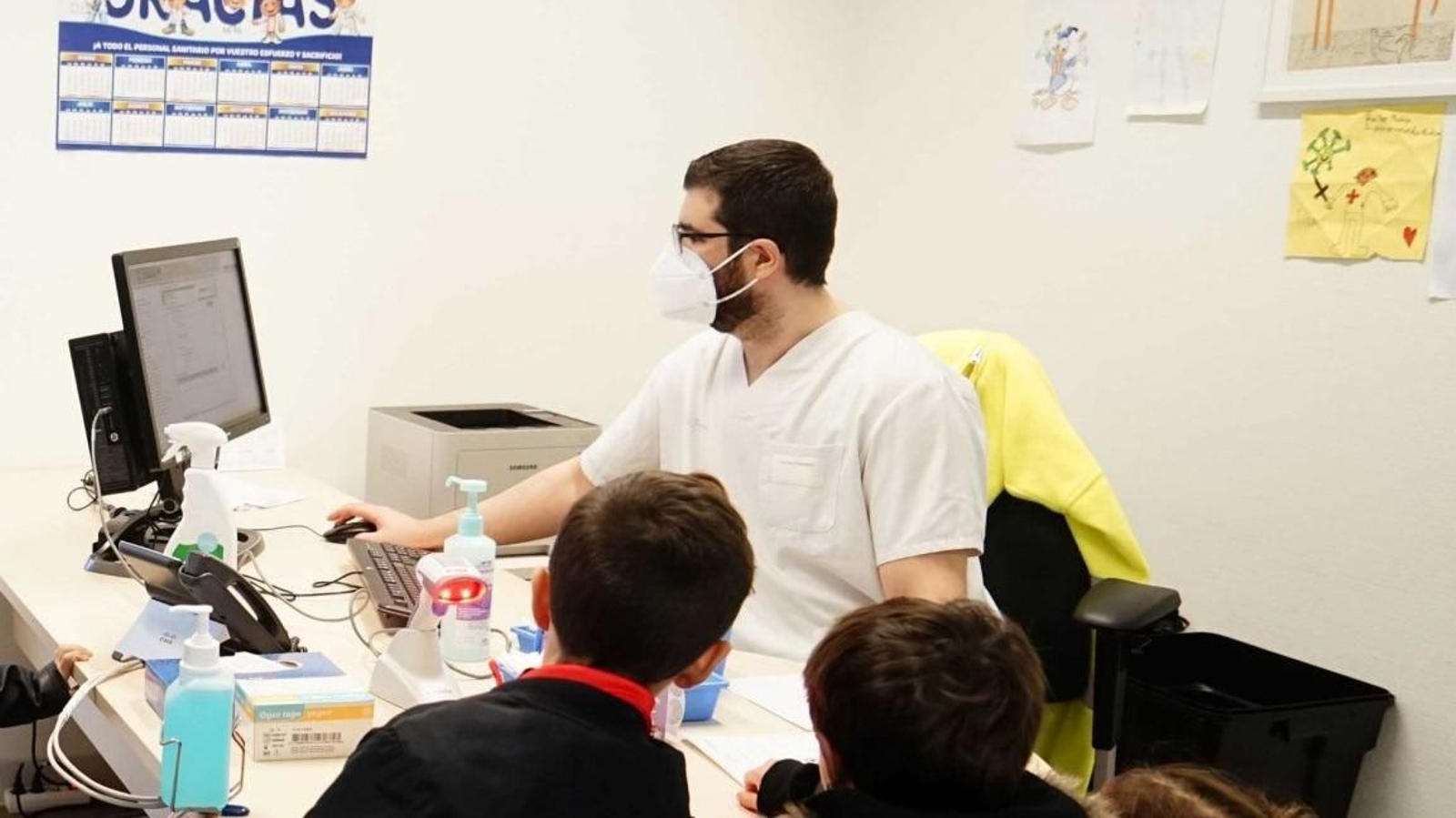 Jornada de vacunación infantil con enfermeros en el Cunqueiro.