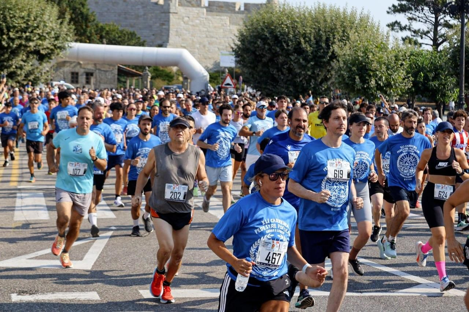 Galería | Más de 1.300 personas corren y caminan por Baiona