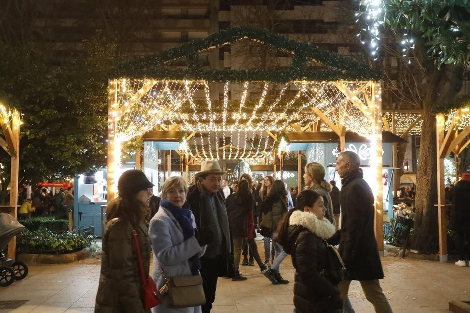 Los turistas invaden Vigo en el Puente29