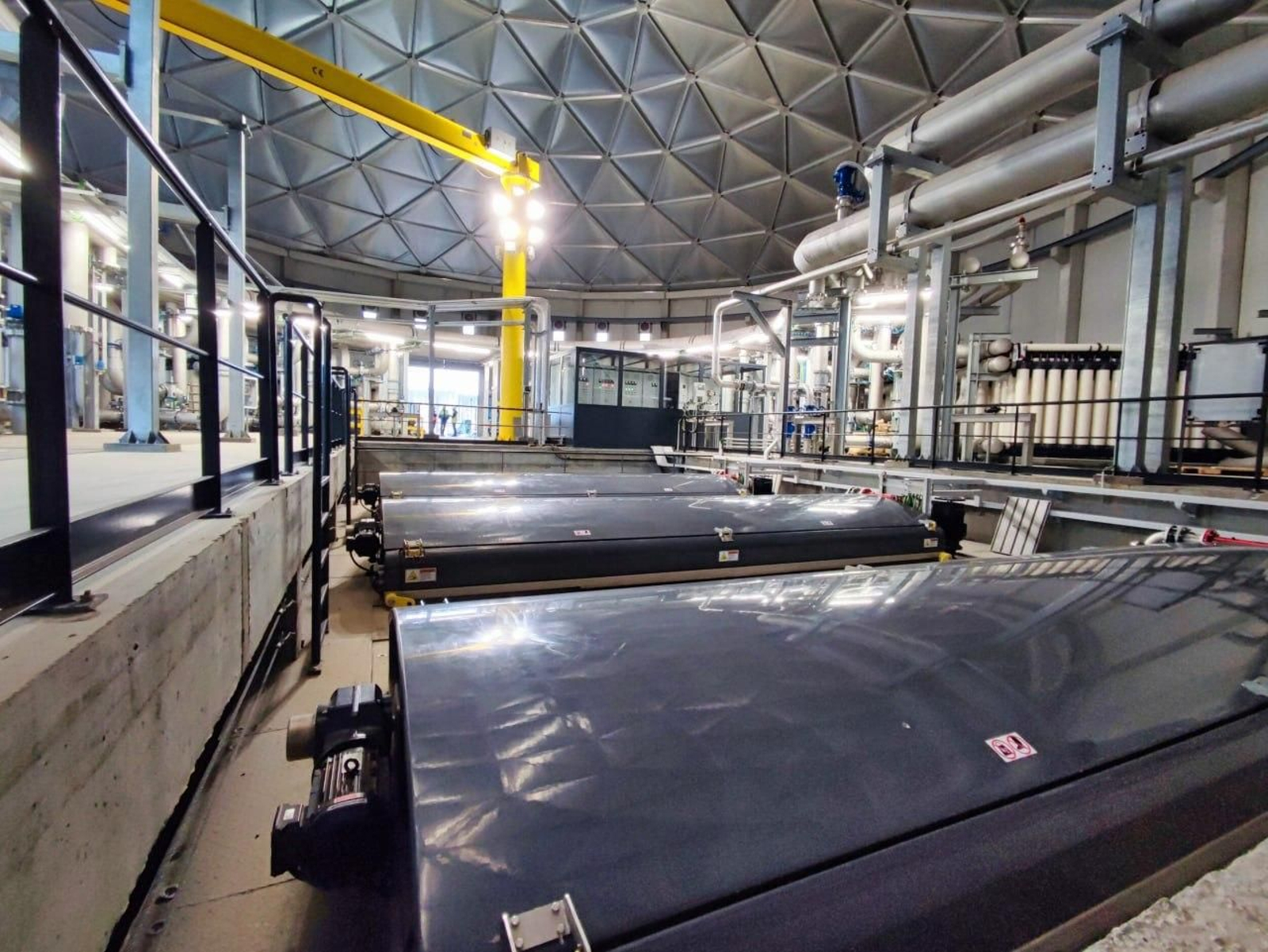 El interior de las instalaciones de la potabilizadora de O Casal.