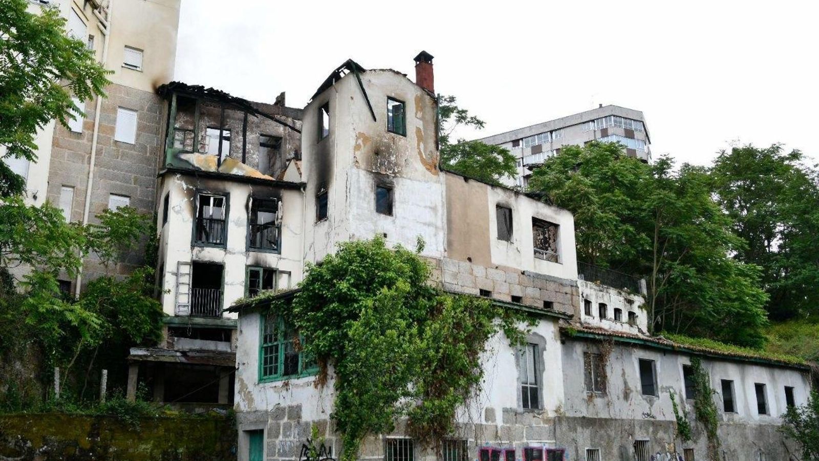 El interior de la antigua Casa de Baños quedó totalmente calcinado.