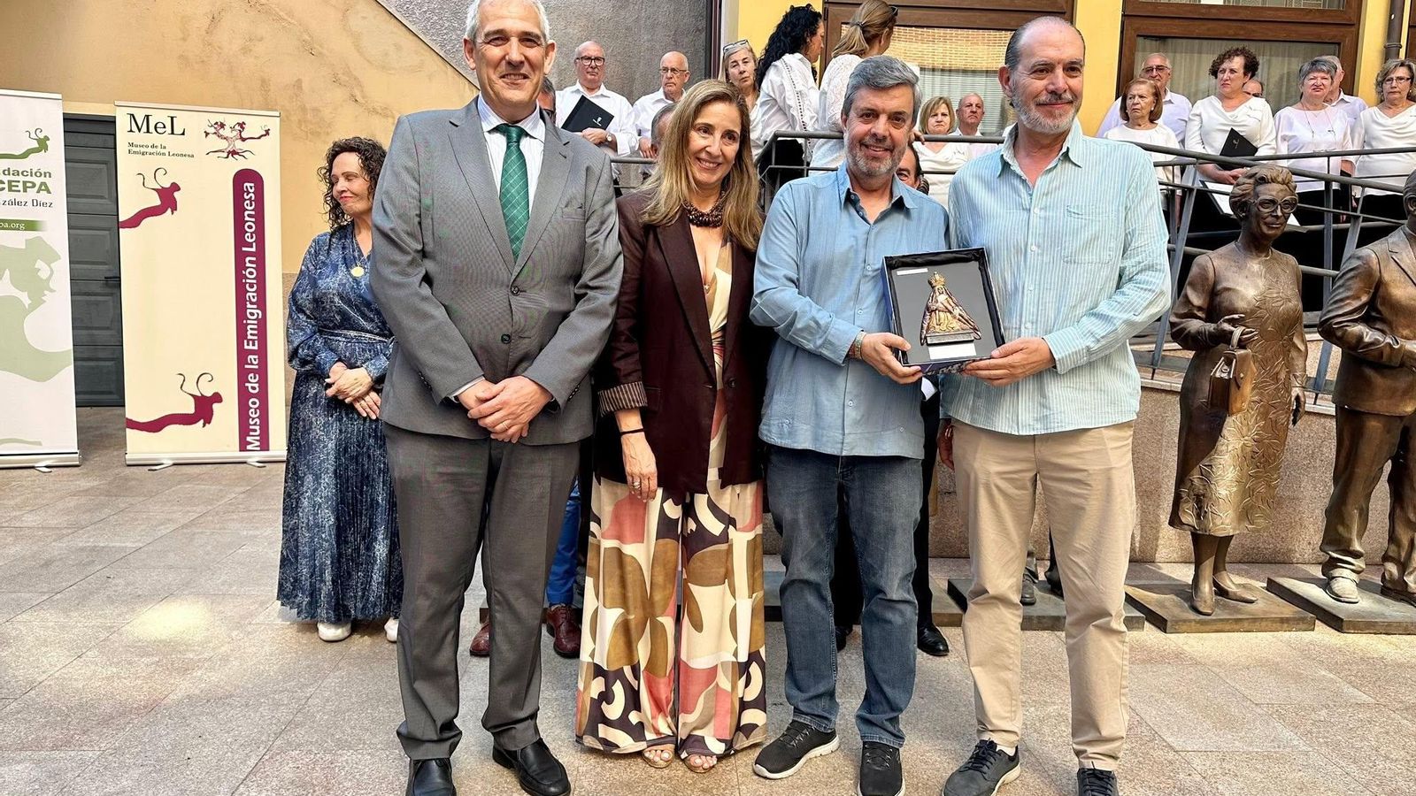 Homenajes y reconocimiento a familiares