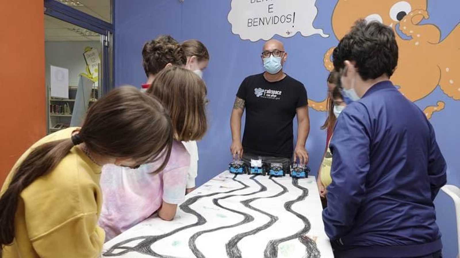 El taller ‘Steam 21’ finalizó con carreras y peleas de mBots.