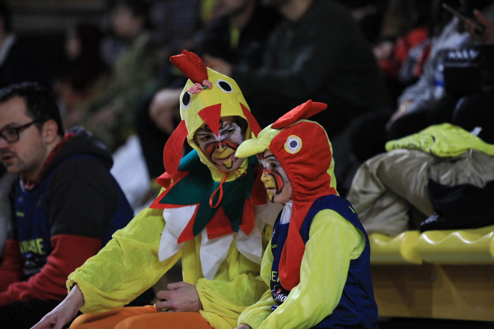 Galería | El Pazo disfruta de un sábado de baloncesto y Entroido